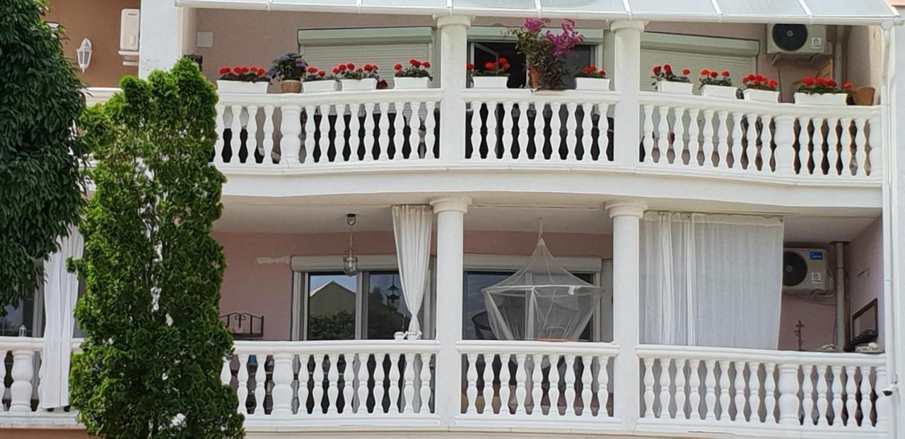 Sunny House Apartman Seghedin Exterior foto