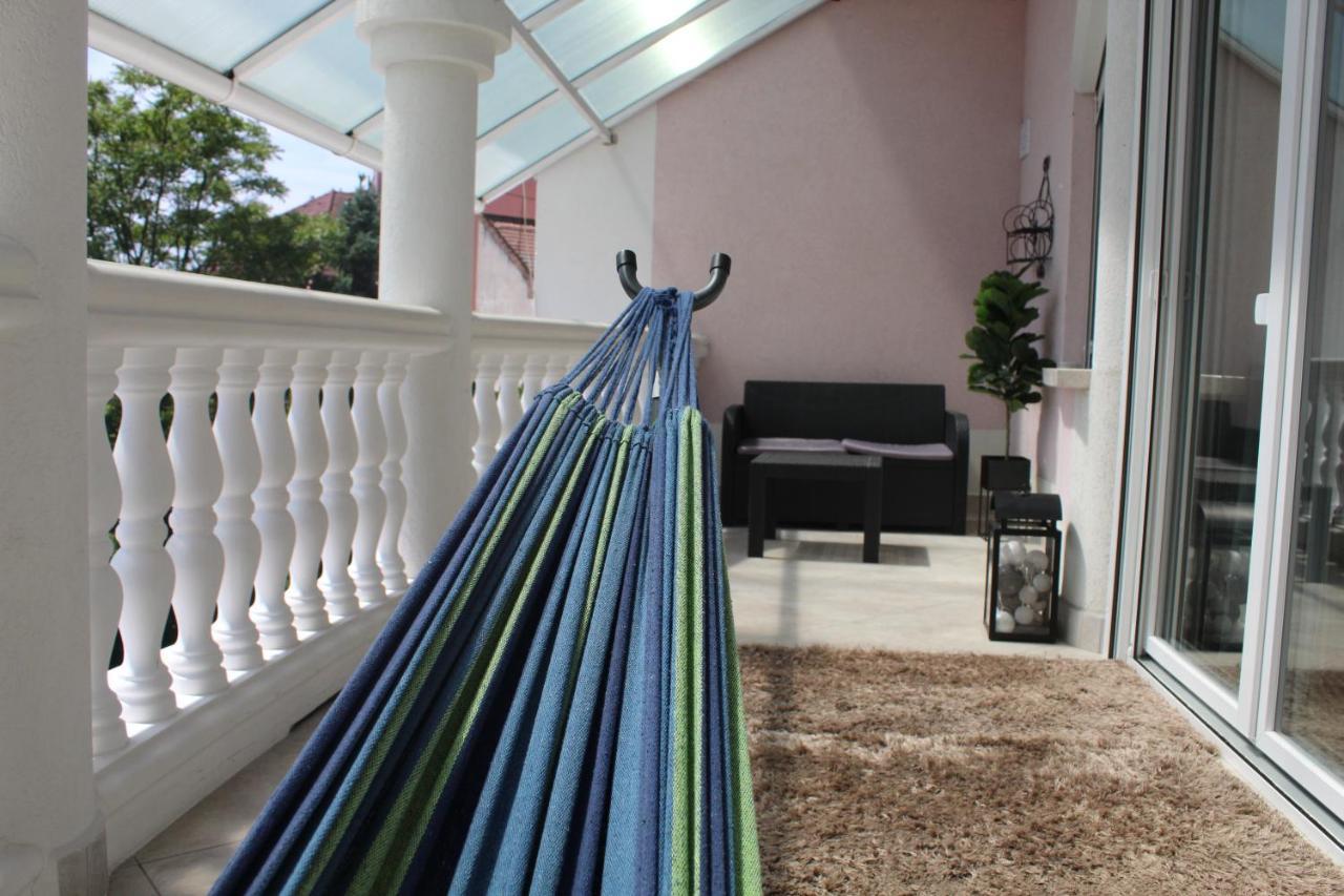 Sunny House Apartman Seghedin Exterior foto